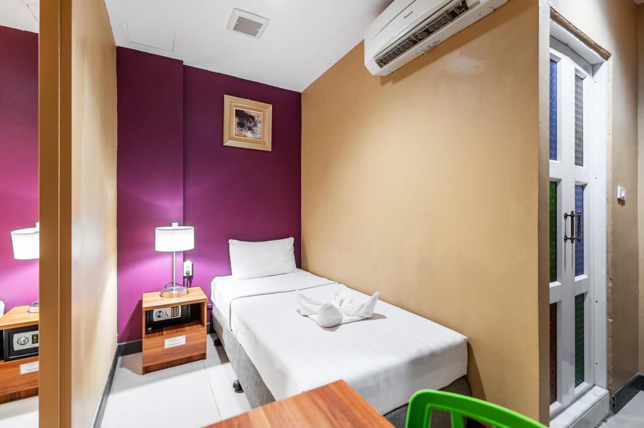 เดอะริชชี่เพลสเกสต์เฮ้าส์ Hotel กรุงเทพมหานคร ภายนอก รูปภาพ